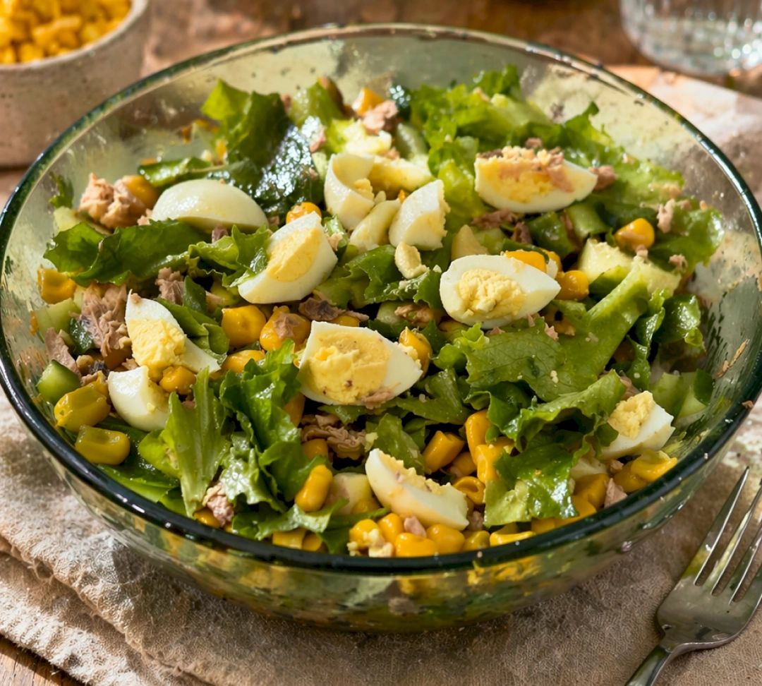 Легкий салат с перепелиными яйцами